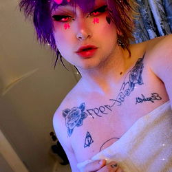 OnlyFans Model AVERY3K Sharing a Personal Moment in Seattle