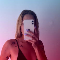 Allie Ink: A Toronto-Based Model Showcasing Her Stunning Tattoos