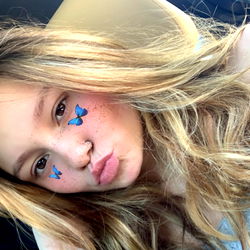 Abby's Expressive Glamour Shot