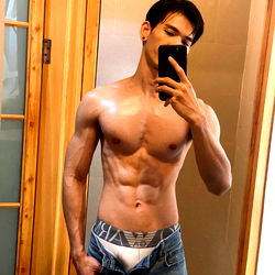 Fitness Model Anthony in Gym