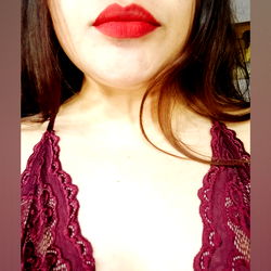 Sultry Lip Gloss Selfie, Nath's Makeup Look