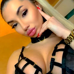 Rebecca 🐱🍼 photo