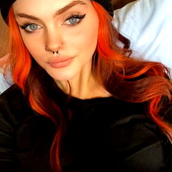 Vibrant Olivia, a South Wales/Devon Model