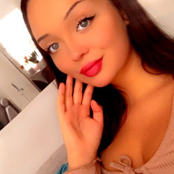 Aurora Kalisi - Onlyfans Model