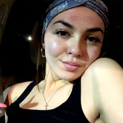 Stylish Alexandria Posing for Onlyfans