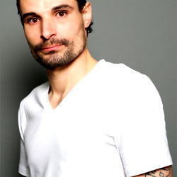 Alvennti's Model Photo