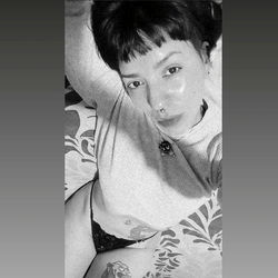 La más linda del amor posing for OnlyFans