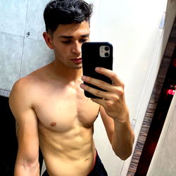 Fit and Muscular Male Model, AlexArgentinoFREE, Takes a Selfie in Mirror