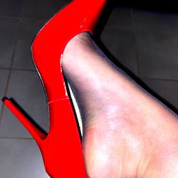 Onlyfans Model Heellady in Red High-Heels