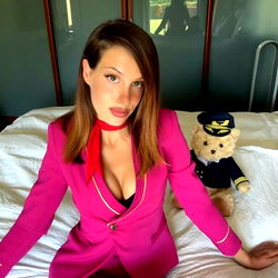 Noelle ✈️🤍 photo