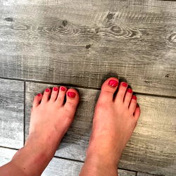 4y0our model showing pedicured feet