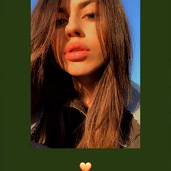 Andra Model, Insta Post