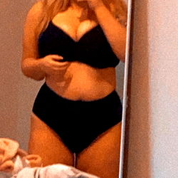 Onlyfans Model Ali - Showcasing Empowerment and Confidence in Her Body