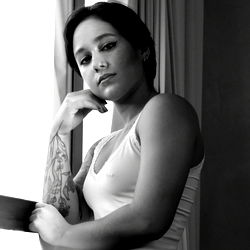 Andi - An Emotional Portrait in Black and White