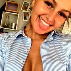 Rach, a UK-based model