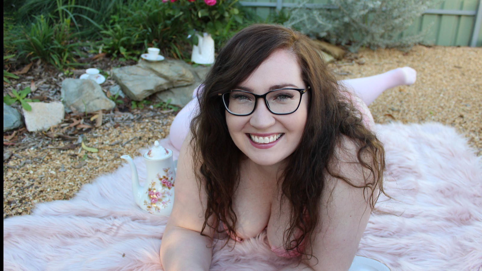 PAGE IS CLOSED / INACTIVE photo