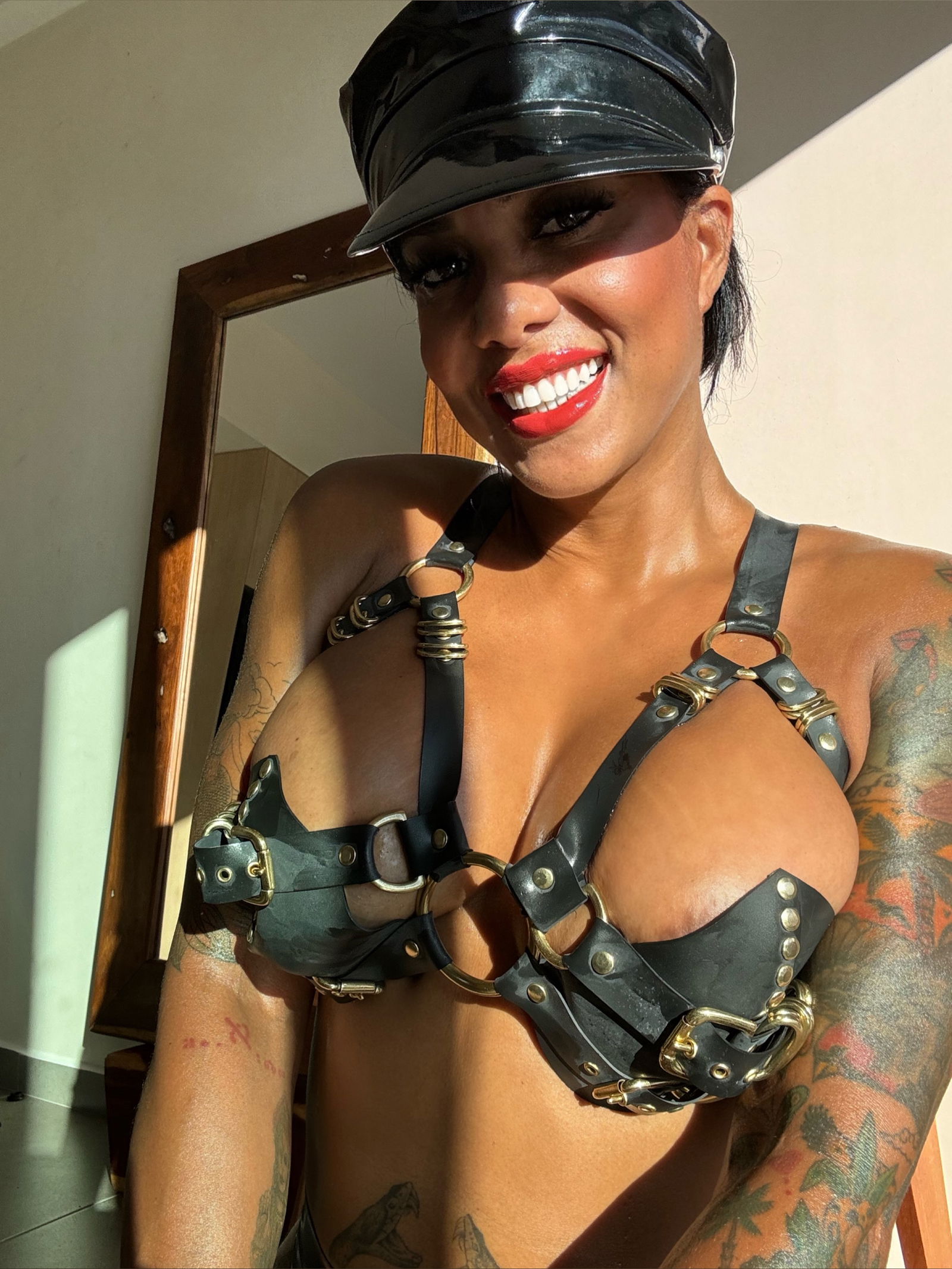 𝙎𝙖𝙧𝙖𝙝 𝙏𝙝𝙚 𝙄𝙣𝙫𝙖𝙙𝙚𝙧/𝙎𝙩𝙧𝙖𝙥𝙤𝙣/𝙎𝙚𝙭𝙩𝙞𝙣𝙜/𝙁𝙚𝙢𝙙𝙤𝙢 photo