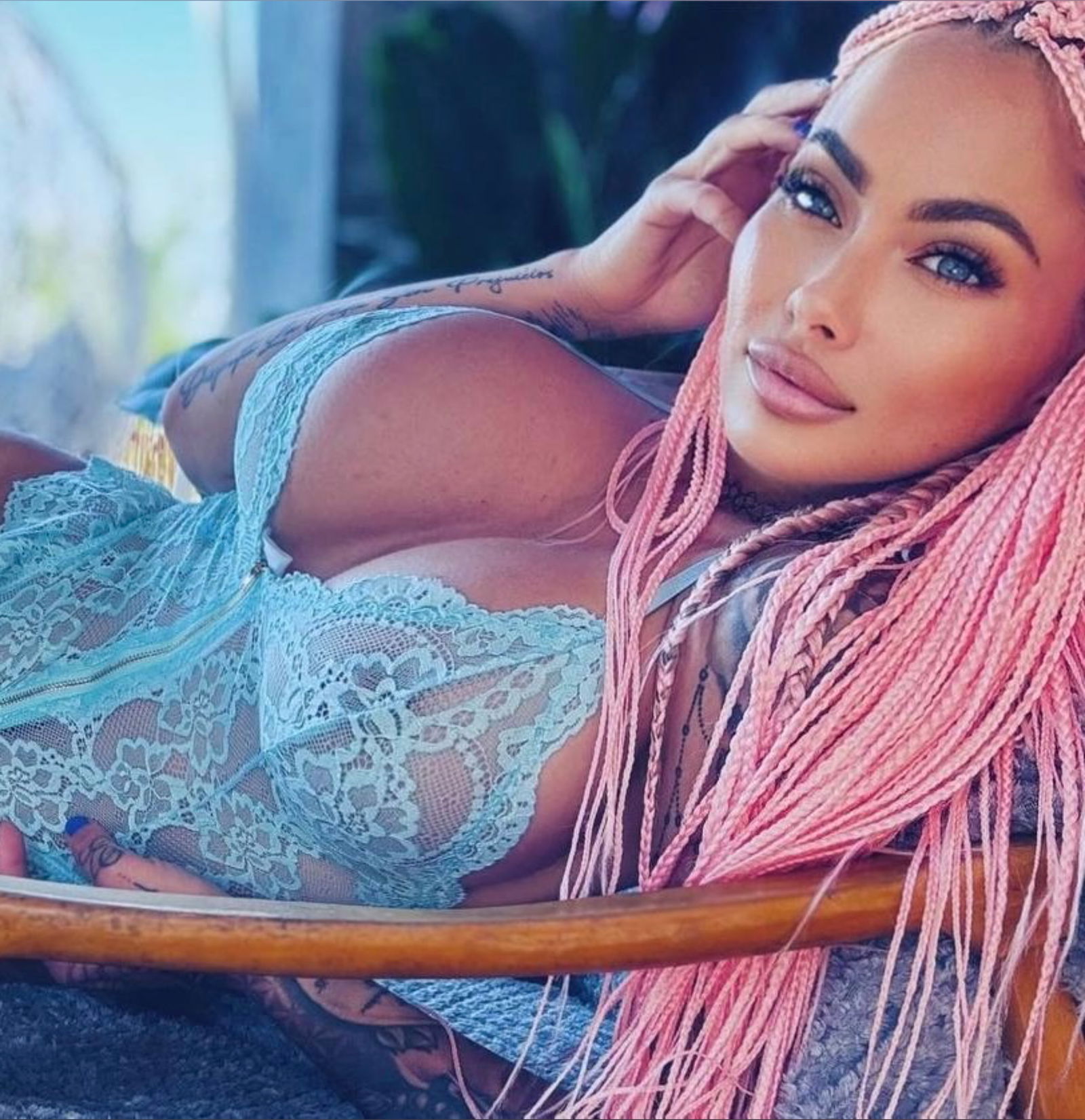 MICHAELA ISIZZU photo