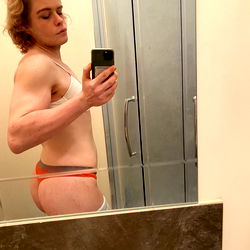 Jess McGeoch: A Model Showing Off Her Stripper Style