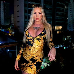 Hillary ⛓🖤 from: ***Behind you***