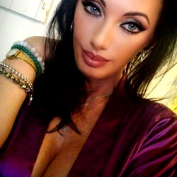 Sandra Sayer: Elegance in Exotic