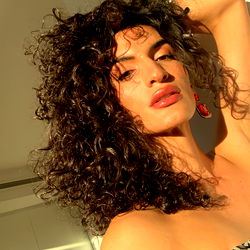 Lea - Alluring and Elegant