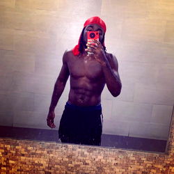 Jamaican Fitness Model's Gym Mirror Selfie