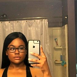 U10391518 - Model in Glasses