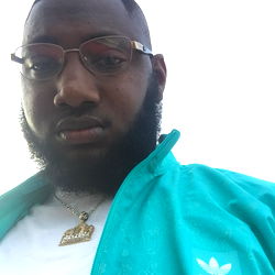 Hustla88, US rapper in a colorful jacket with a sneaker