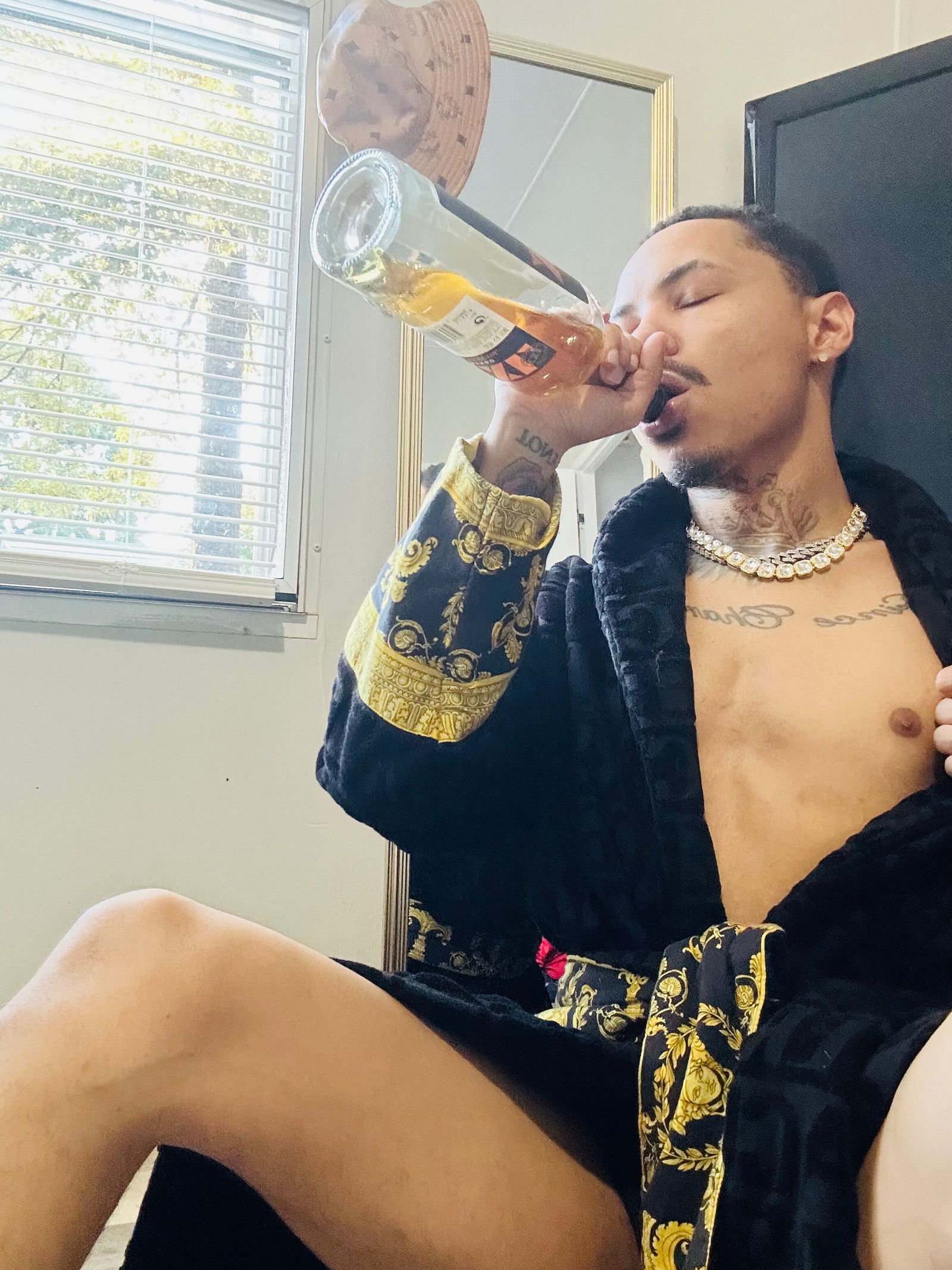 TONY BLAZÈ 🤤😜 photo