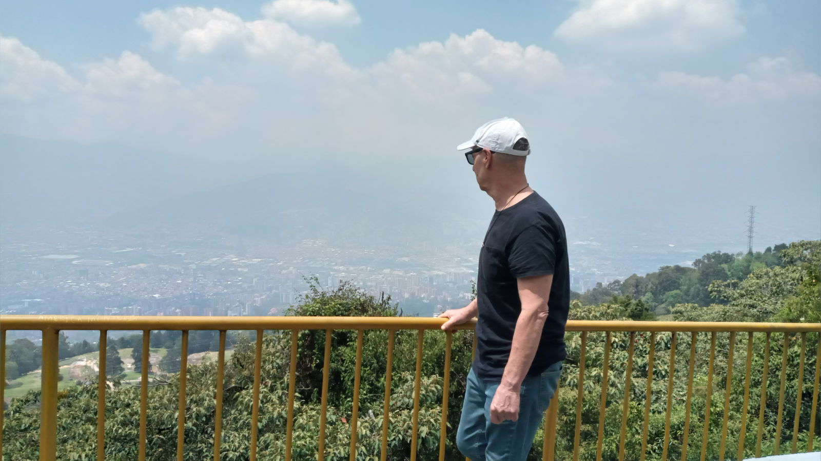 Alex en Medellin photo