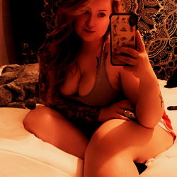 OnlyFans Model, Devils_delight, in Intimate Post