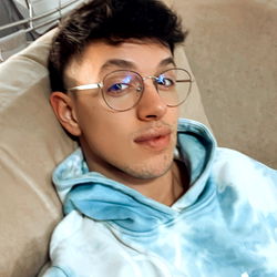 Andy VIP 🐅: A Model Posing in a Casual, Comfortable Setting