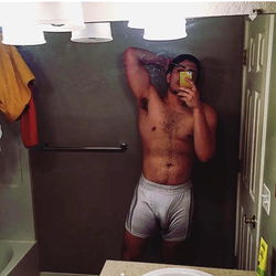 Alex Saüi Fitness Model in Bathroom Mirror