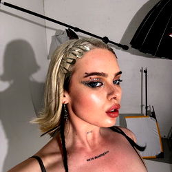 RaeeLoraaFree - A Model of Artistry