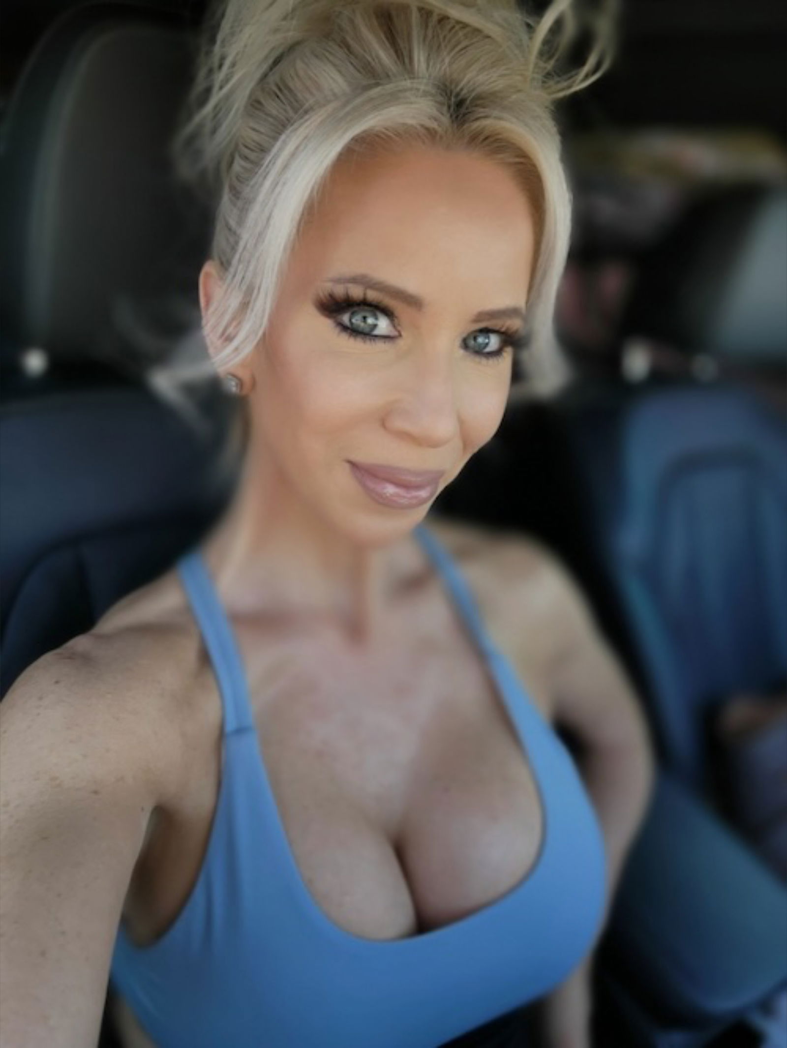 AnyaXO 💋 All Access photo