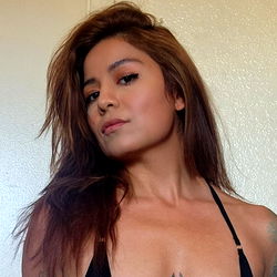 Rosalie: OnlyFans Model Pose for a Photoshoot