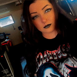 Momma Lish - Onlyfans Model Photograph