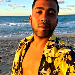 Alejandro Snake: A Model of Style and Exotica