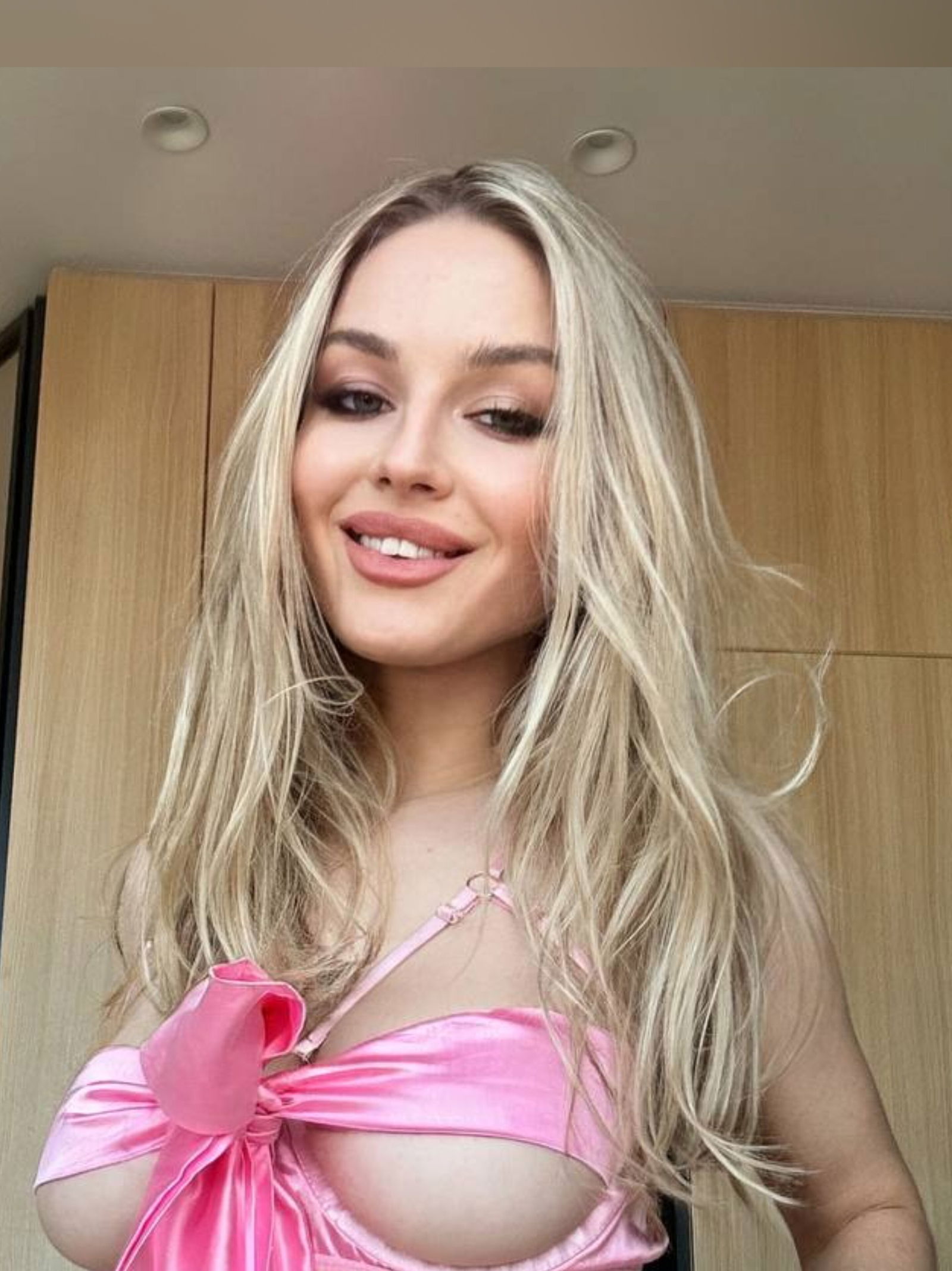 𝐊𝐚𝐫𝐞𝐧 𝐓𝐚𝐧𝐠 photo