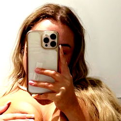 OnlyFans Model Lola Louise, 25, Female