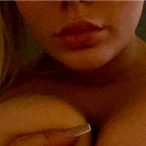 Lola Louise๐ถ๏ธ photo