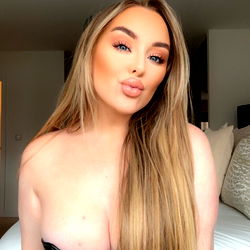 🟢 𝐋𝐄𝐗𝐈 𝐑𝐀𝐄 🟢 photo