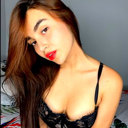 Maria, OnlyFans Model, Sharing a Glamorous Selfie