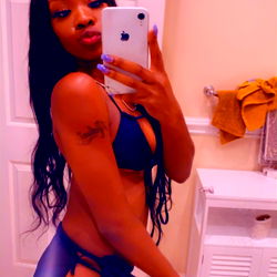 OnlyFans Model Buttery.y Posing in Lingerie for Photo Shoot