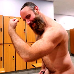 OnlyFans Model My-Gay-Erotica Flexing in Gym