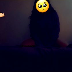 Sleek Chicago-Based Model Alexi Hale Shows Off Her Look in a Stylish Photo