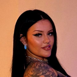 niamh velvet | QUEEN OF PIES 🥧 photo