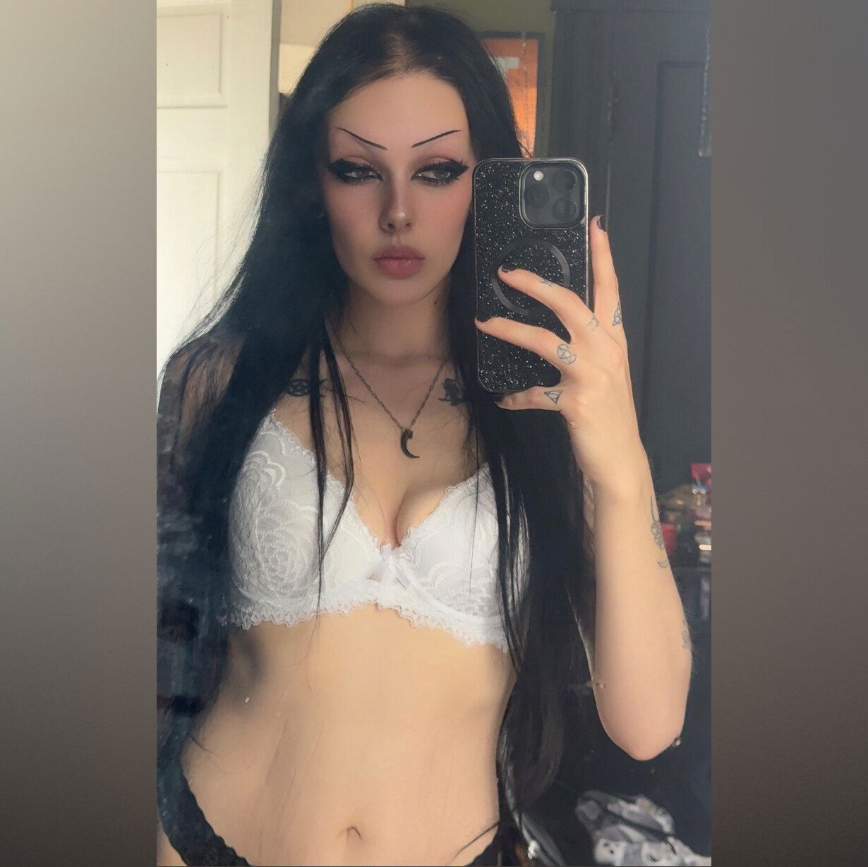 𝓗𝓪𝔃𝓮𝓵 𝓣𝓱𝓸𝓻𝓷 𓆩♱𓆪 photo