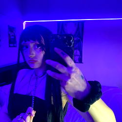 Chx - New Zealand Based OnlyFans Model Posing with Mirror